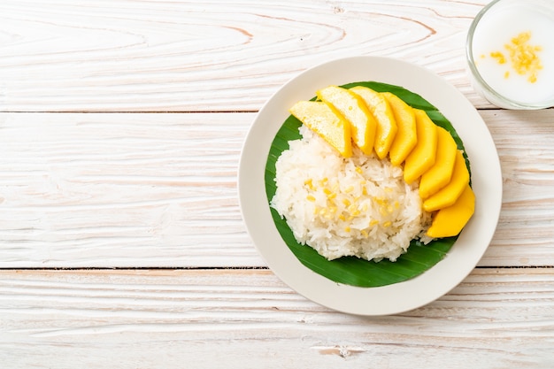 mango with sticky rice