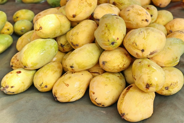 mangofruit bij het straatvoedsel