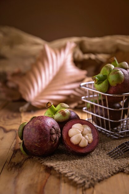 Photo mangosteen fruit on wood table brown with old