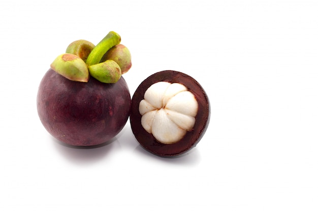 Photo mangosteen isolated on white background