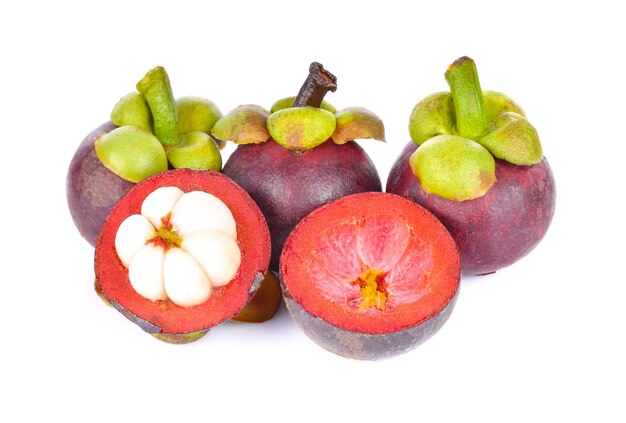 Mangosteen op een wit