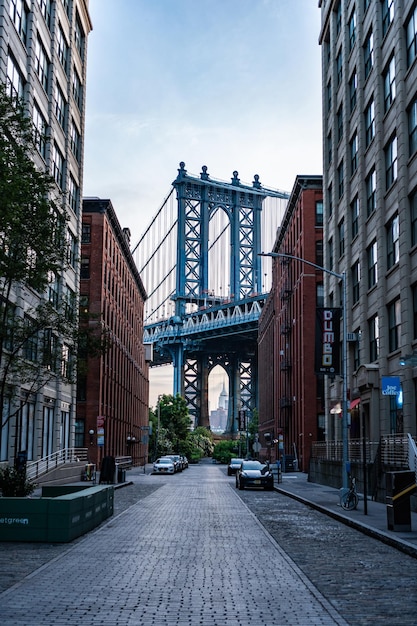 Photo manhattan new york city usa july 15 2023 manhattan bridge in new york street connecting lower manhattan at canal street with downtown brooklyn crossing east river