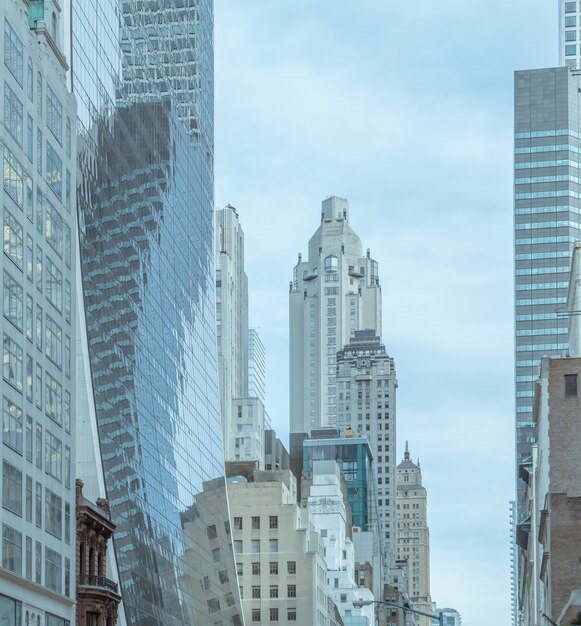 Photo manhattan skyscraper fragment in blue new york city usa