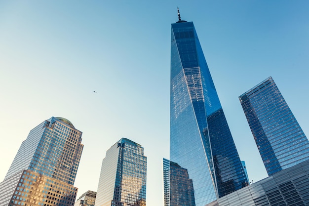 Photo manhattan skyscrapers in new york city the usa downtown highrise buildings on a sunny day