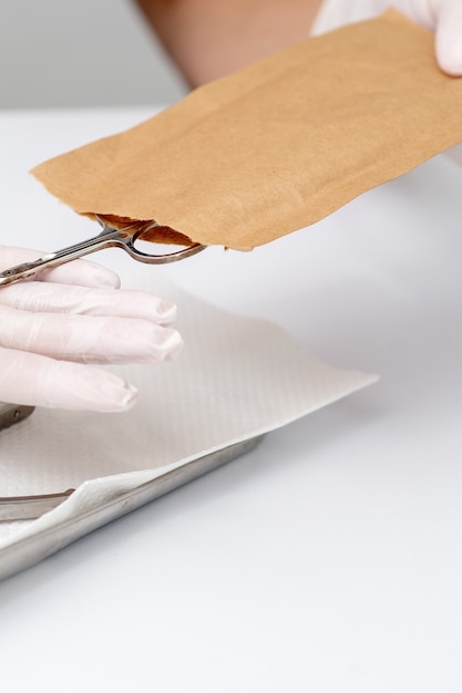 Photo manicurist hands taking manicure tools