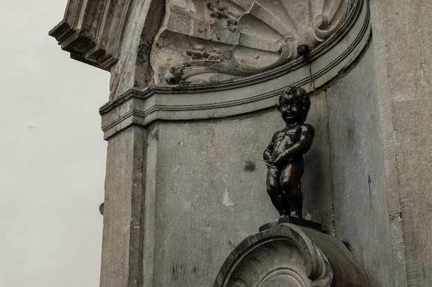 Manneken Pis Little Man Pee een historisch klein bronzen beeld in de buurt van de Grote Markt