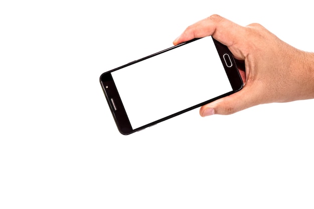 Mannelijke hand met mobiele telefoon zwarte smartphone in horizontale positie filmen of fotograferen van iets geïsoleerd witte achtergrond leeg scherm voor mockup kopie ruimte