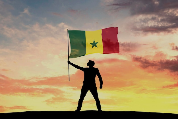 Mannelijke silhouet figuur zwaaien Senegal vlag 3D-Rendering