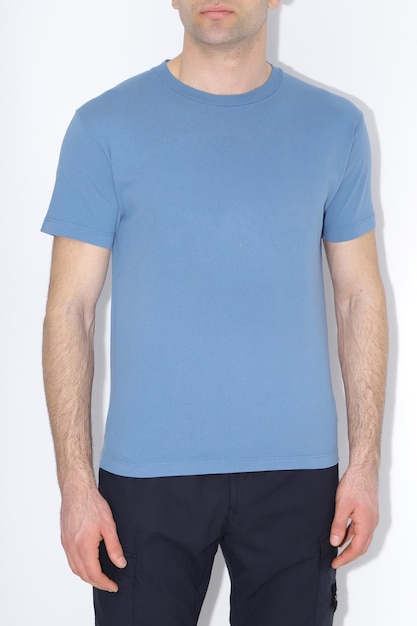 Foto mannen blauwe t-shirts mockup ontwerpsjabloonmockup