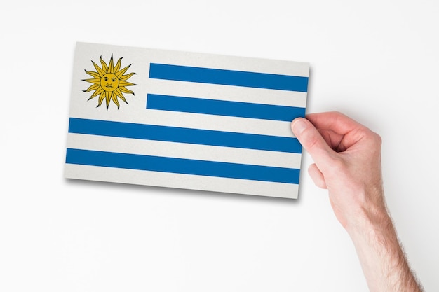 Mannenhand met vlag van uruguay