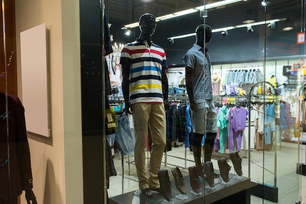 Mannequins in men's summer clothes on a shop window