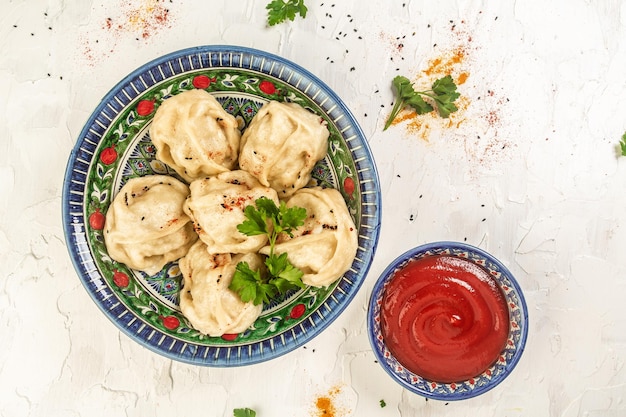 Manti 중앙 아시아의 전통 고기 요리 국가 카자흐어 및 우즈베키스탄 요리