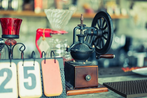 Foto macinacaffè manuale per macinare caffè in grani