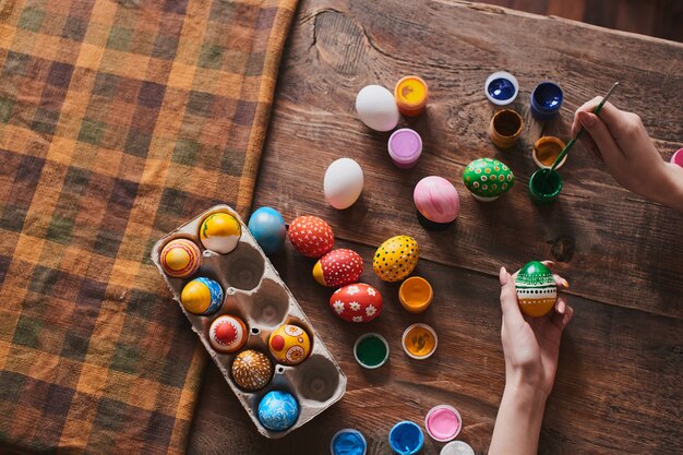 Manual coloring Easter eggs