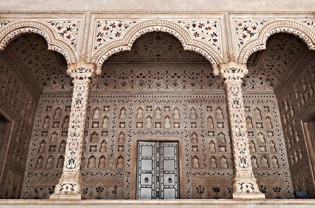 Many arches inside Red Fort