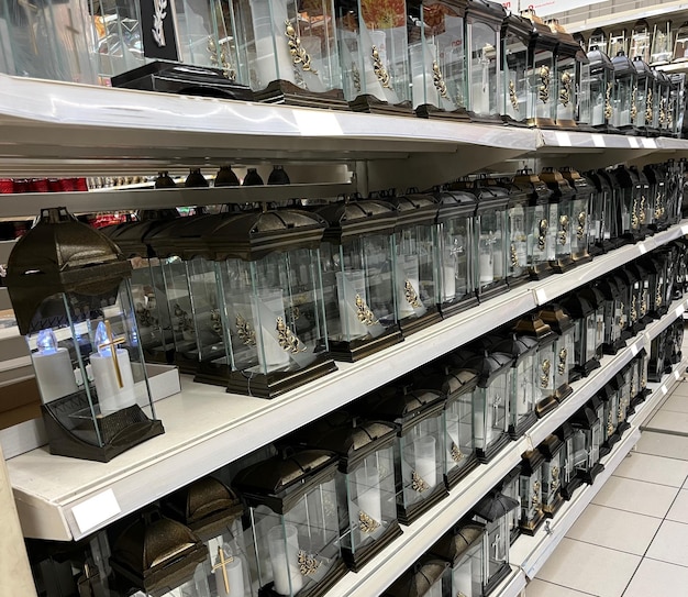 Many different light bulbs are on the shelves in the mall