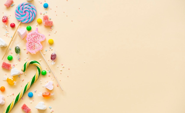 Photo many different sweets on a light background