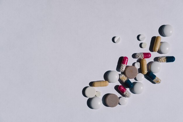 Photo many different tablets on a light background vitamins for oral