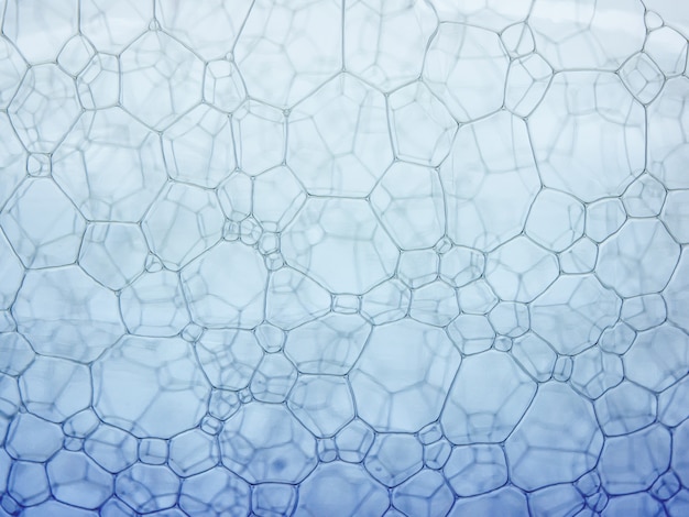 Foto molte bolle di sapone di struttura blu della schiuma sull'acqua