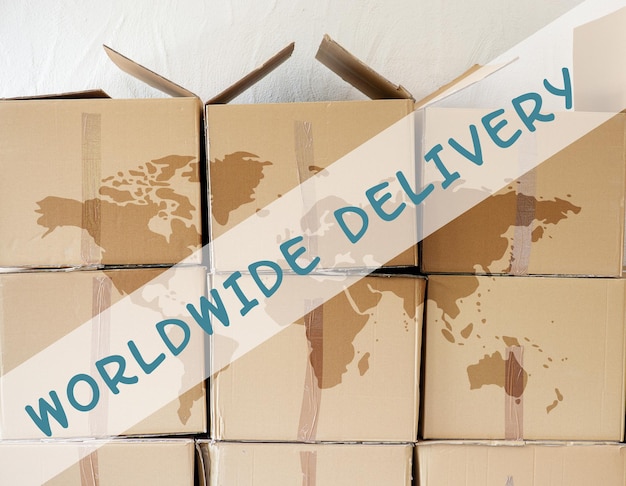 倉庫に立っている多くの小包、世界中に配送されるオンライン ショッピング、輸送業界