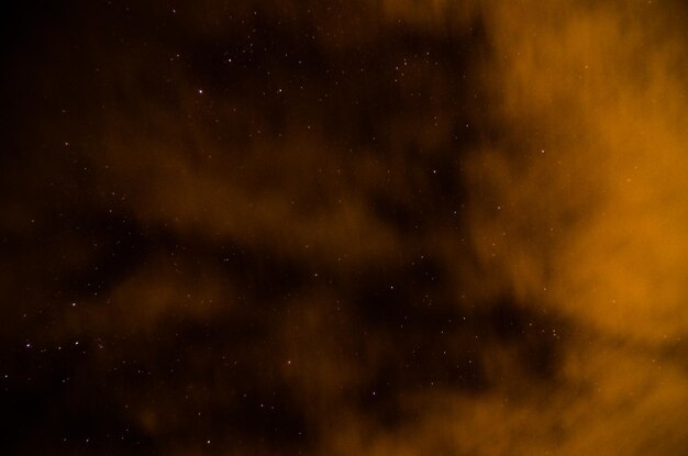 Photo many stars in the night sky with clouds