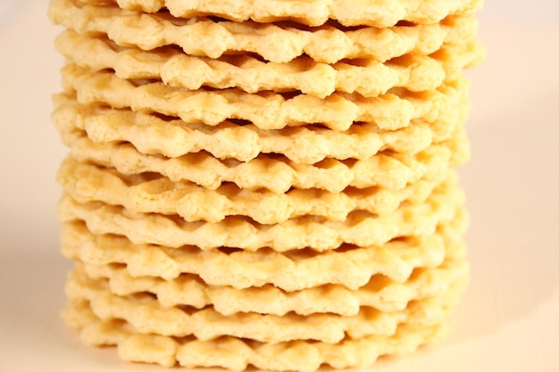 Many waffle cookies lie in a row one on one