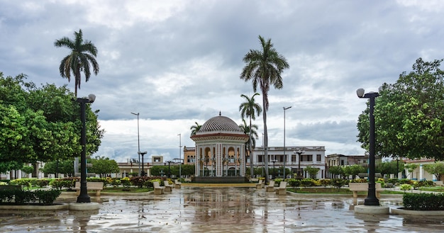 manzanillo granma stadspark in cuba, emblematische rotonde uniek in de wereld