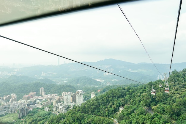 Maokong-gondel met berg rond Taipei Taiwan