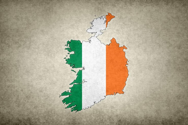 アイルランドの国旗が紙に描かれた地図
