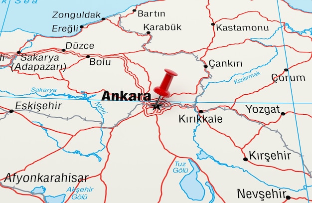 Foto mappa che mostra ankara turchia con un pin rosso 3d rendering