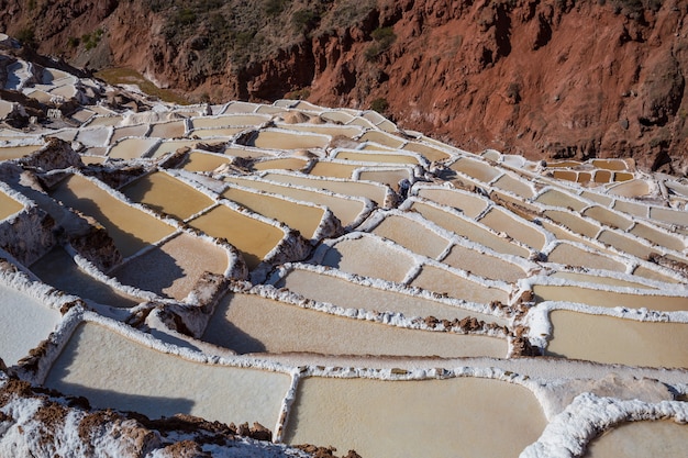 Maras-zoutvijvers gelegen aan de Urubamba, Peru