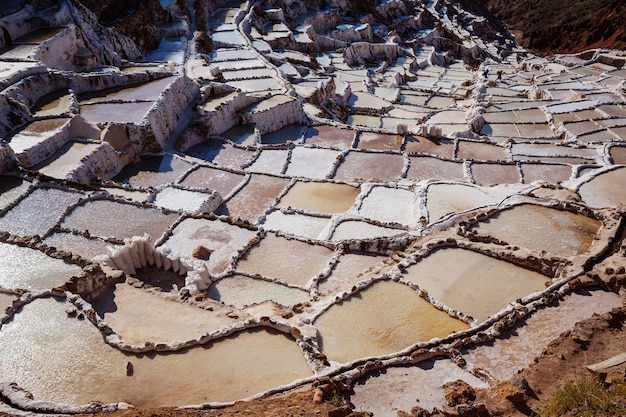 Maras-zoutvijvers gelegen aan de Urubamba, Peru