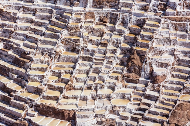 Maras-zoutvijvers gelegen aan de Urubamba, Peru