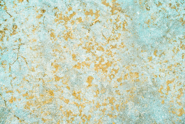 大理石、コンクリートの熟成テクスチャ。古い、ヴィンテージのセラドングリーン、フォルトゥーナゴールドの背景。ざらつきやひび割れのある金。