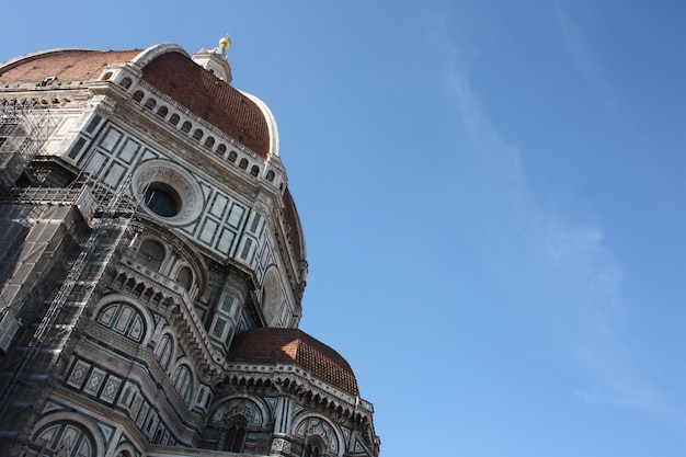 Photo marble monument of the duomo of milan