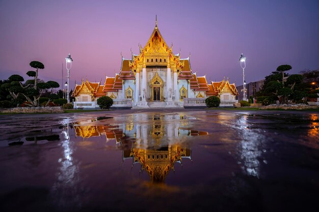 방의 대리석 사원 (Bangkok Marble Temple) 은 태국의 유명한 대리석 성전인 벤차마보피트 (Benchamabophit) 이다.