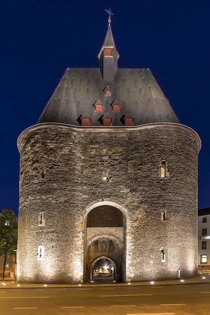 Marchgate-monument bij nacht in aken