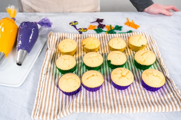 Mardi Gras cupcakes