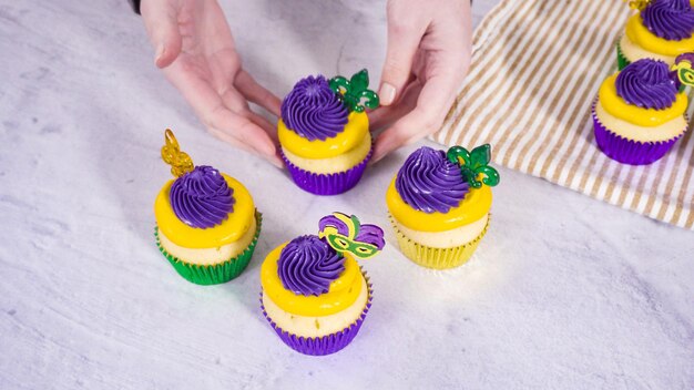 Photo mardi gras cupcakes