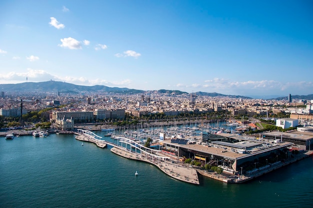 Maremagnum winkelcentrum en uitzicht op de stad in Barcelona Spanje