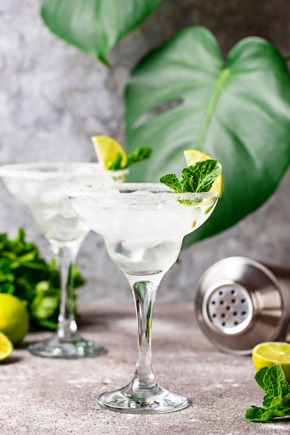 Margarita cocktail with lime and ice