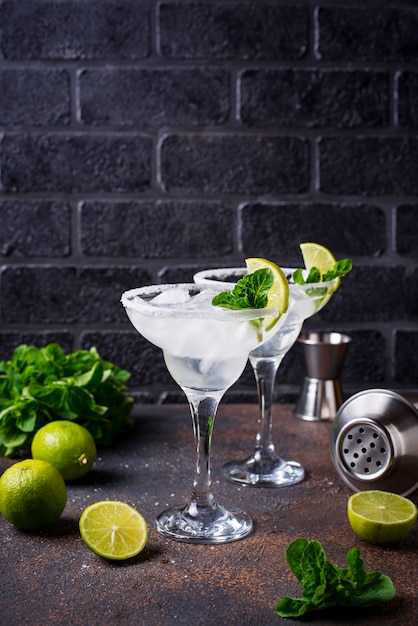 Margarita cocktail with lime and ice