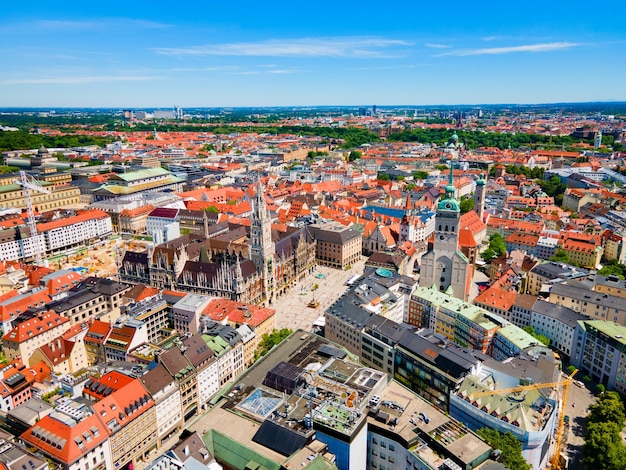 Foto marienplatz panoramisch uitzicht van de lucht marienplatz of st. mary's square is een centraal plein in het stadscentrum van münchen duitsland