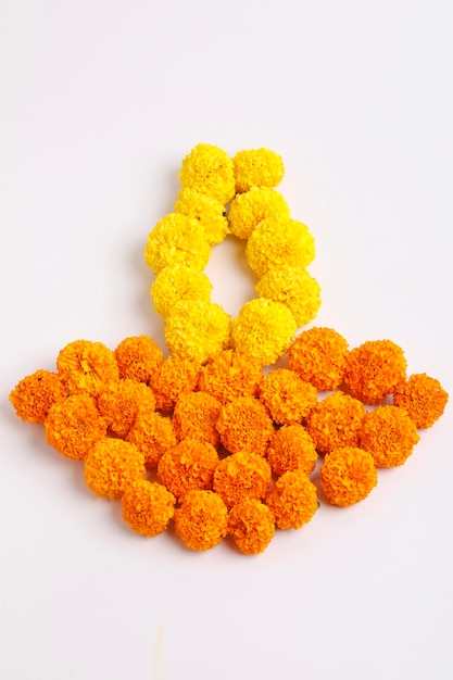 Fiore di calendula rangoli design a forma di lampada ad olio