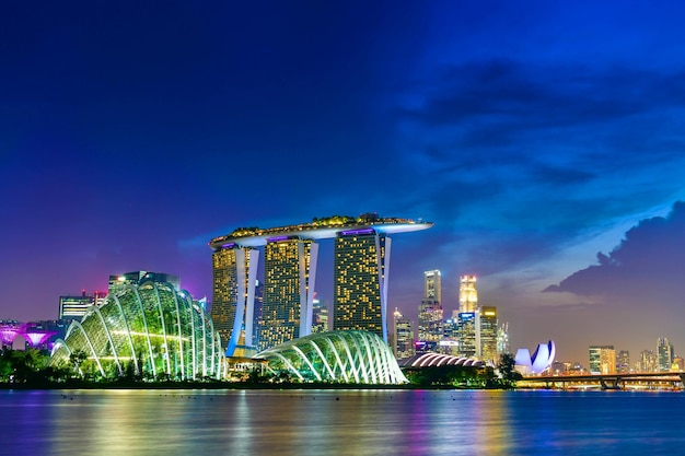 Фото marina bay sands сингапур город на фоне линии горизонта