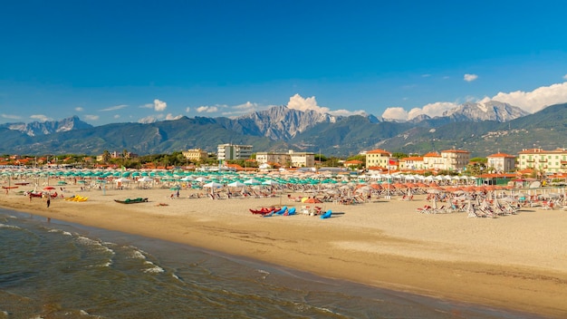 Vista sulla spiaggia di marina di pietrasanta