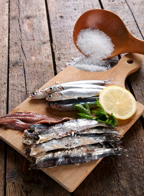 Marinated anchovies with coarse salt, lemon and parsley