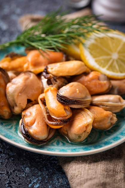 Marinated mussels with lemon and spices