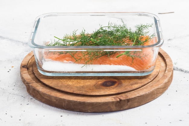 Photo marinated salmon: sugar, salt and fennel