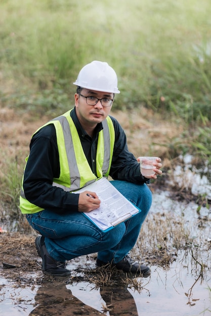 Marine biologist analysing water test results and algea
samples